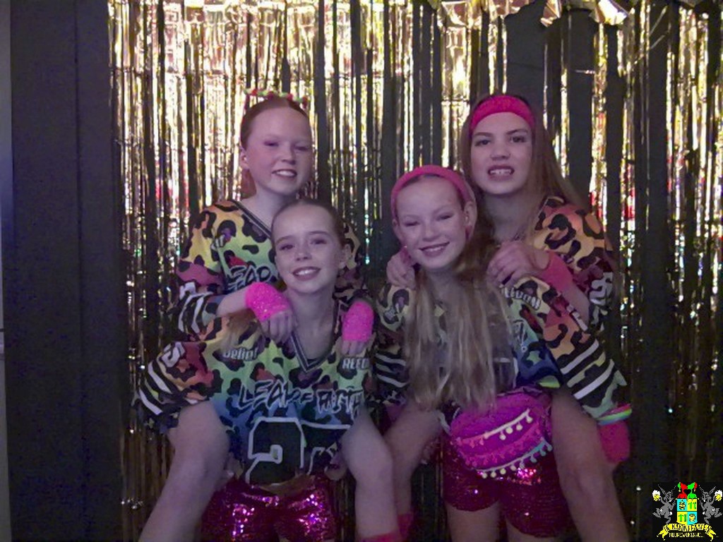 ../Images/Jeugd Opwarmbal Photobooth 048.jpg